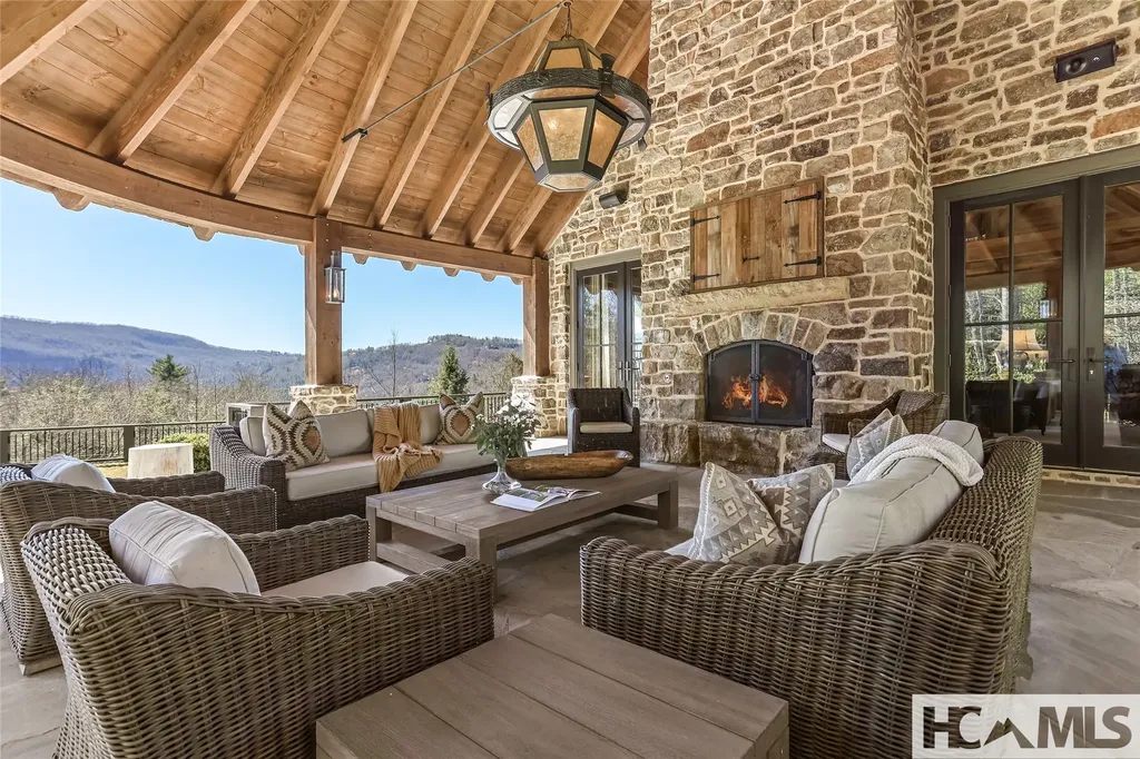 196 Stove Pipe Court Cashiers NC 28717
