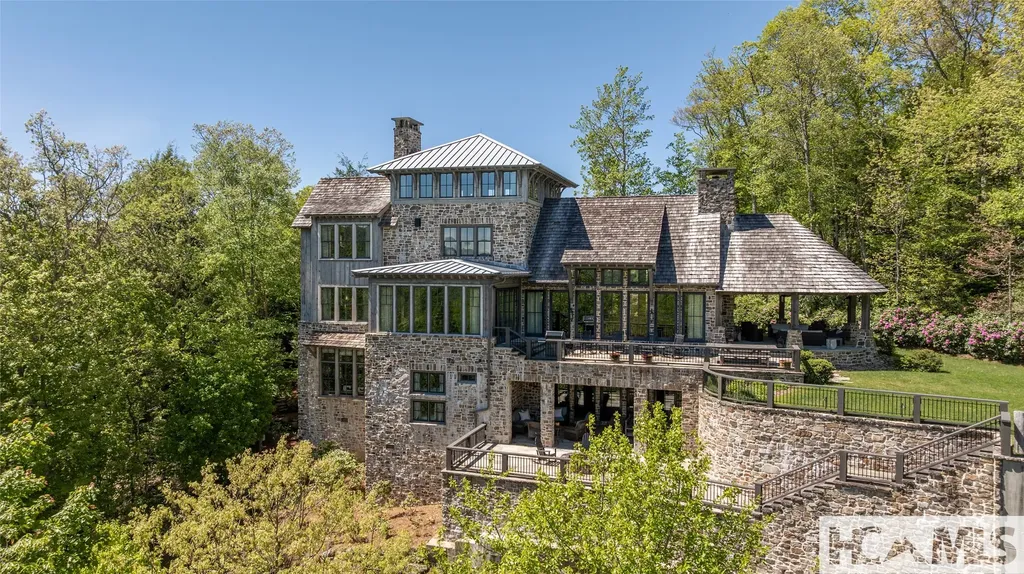 196 Stove Pipe Court Cashiers NC 28717
