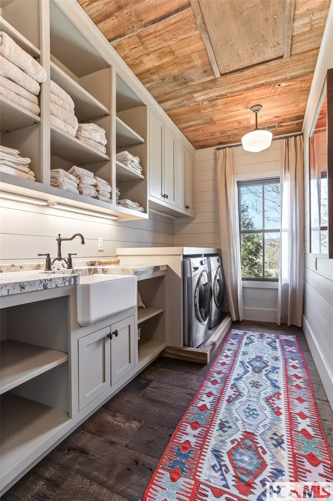 196 Stove Pipe Court Cashiers NC 28717