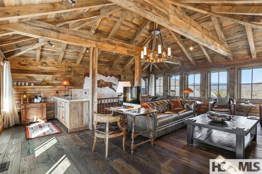196 Stove Pipe Court Cashiers NC 28717