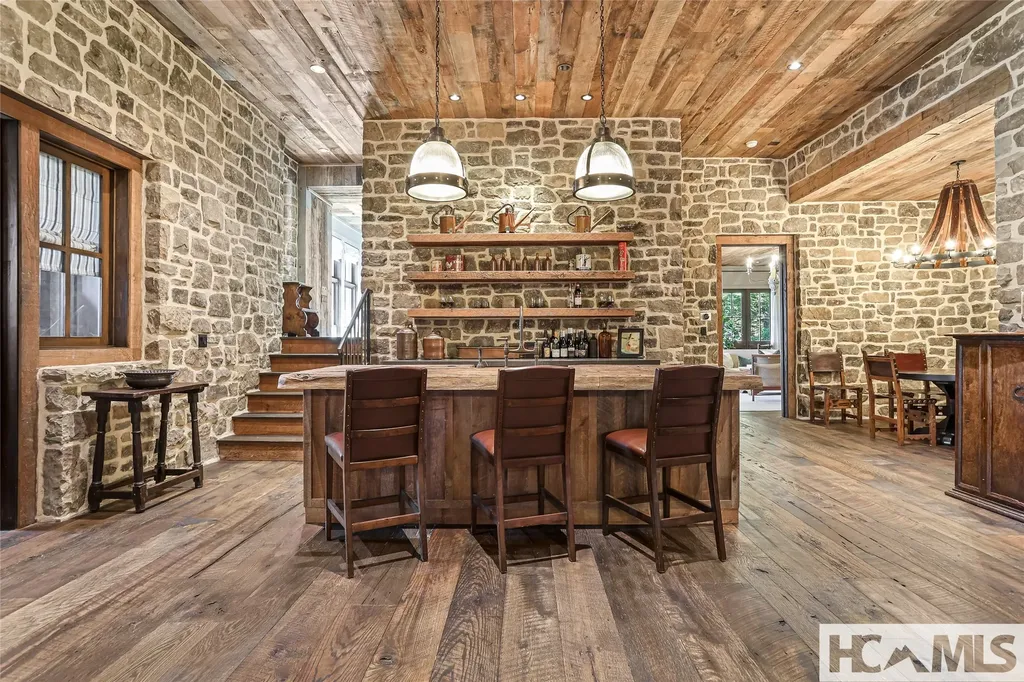 196 Stove Pipe Court Cashiers NC 28717