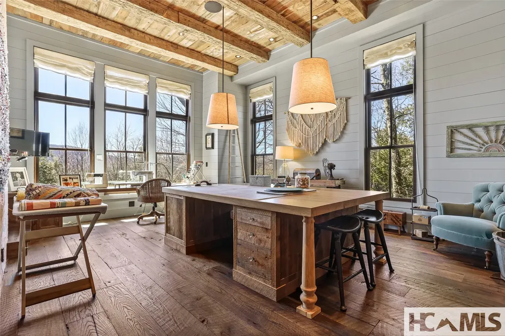 196 Stove Pipe Court Cashiers NC 28717