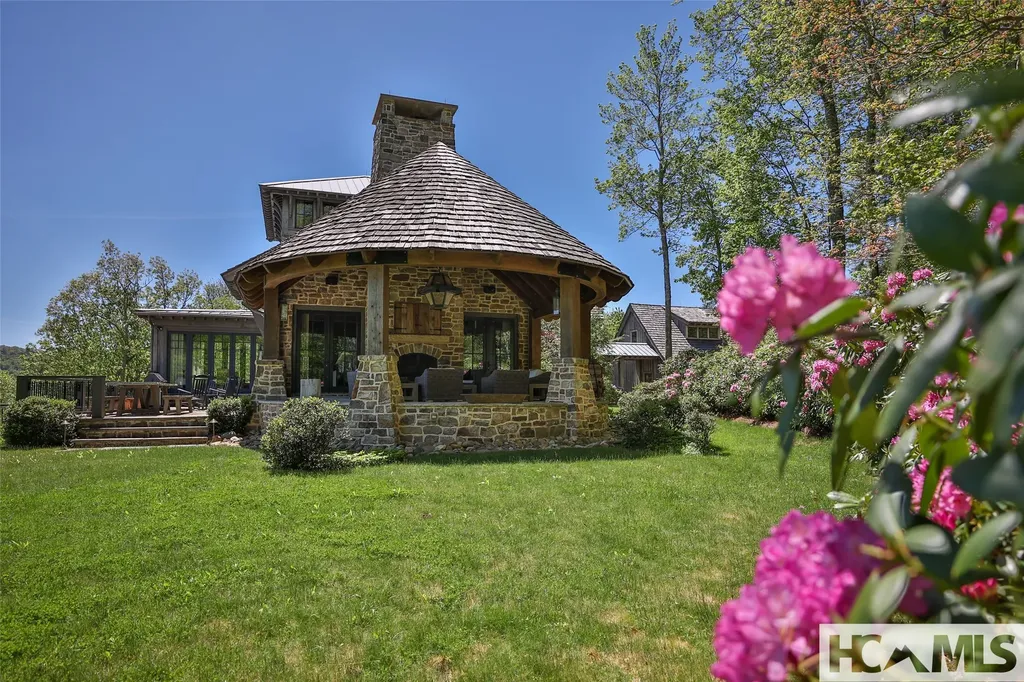 196 Stove Pipe Court Cashiers NC 28717