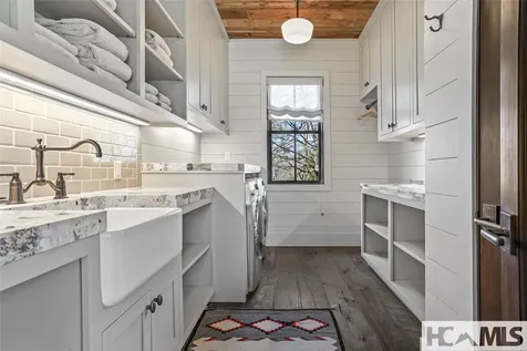 196 Stove Pipe Court Cashiers NC 28717