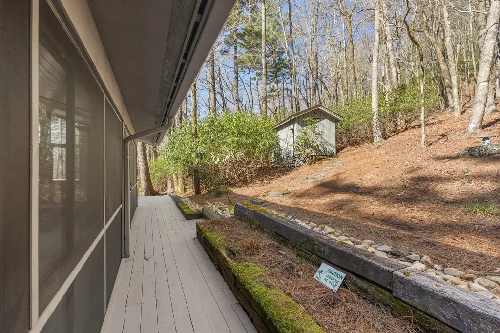 240 Upper Ridge Road Glenville NC 28736