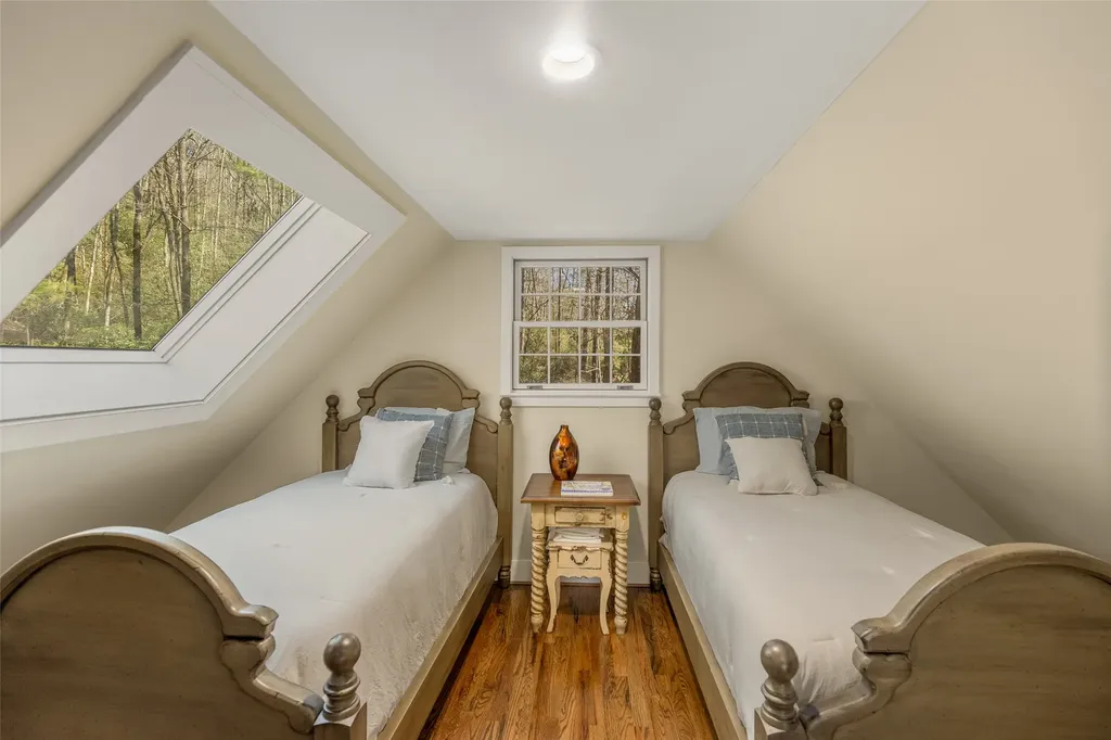 240 Upper Ridge Road Glenville NC 28736