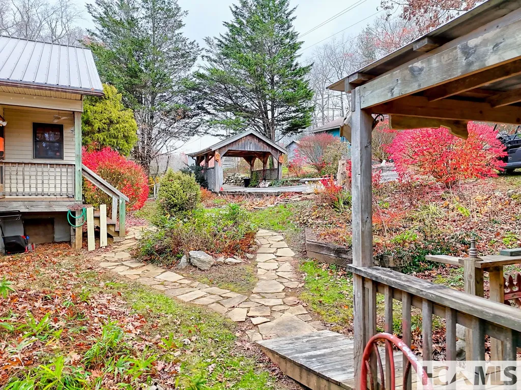7829 Dillard Road Scaly Mountain NC 28775