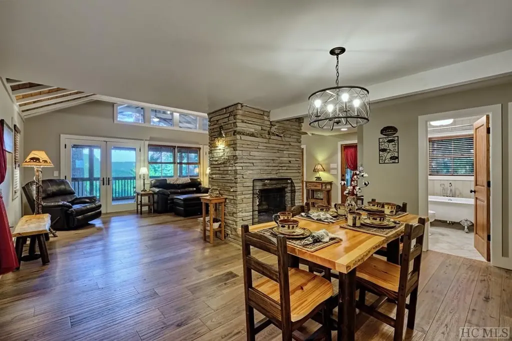12 Watch Hill Lane Cashiers NC 28717