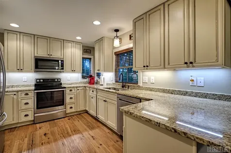 12 Watch Hill Lane Cashiers NC 28717