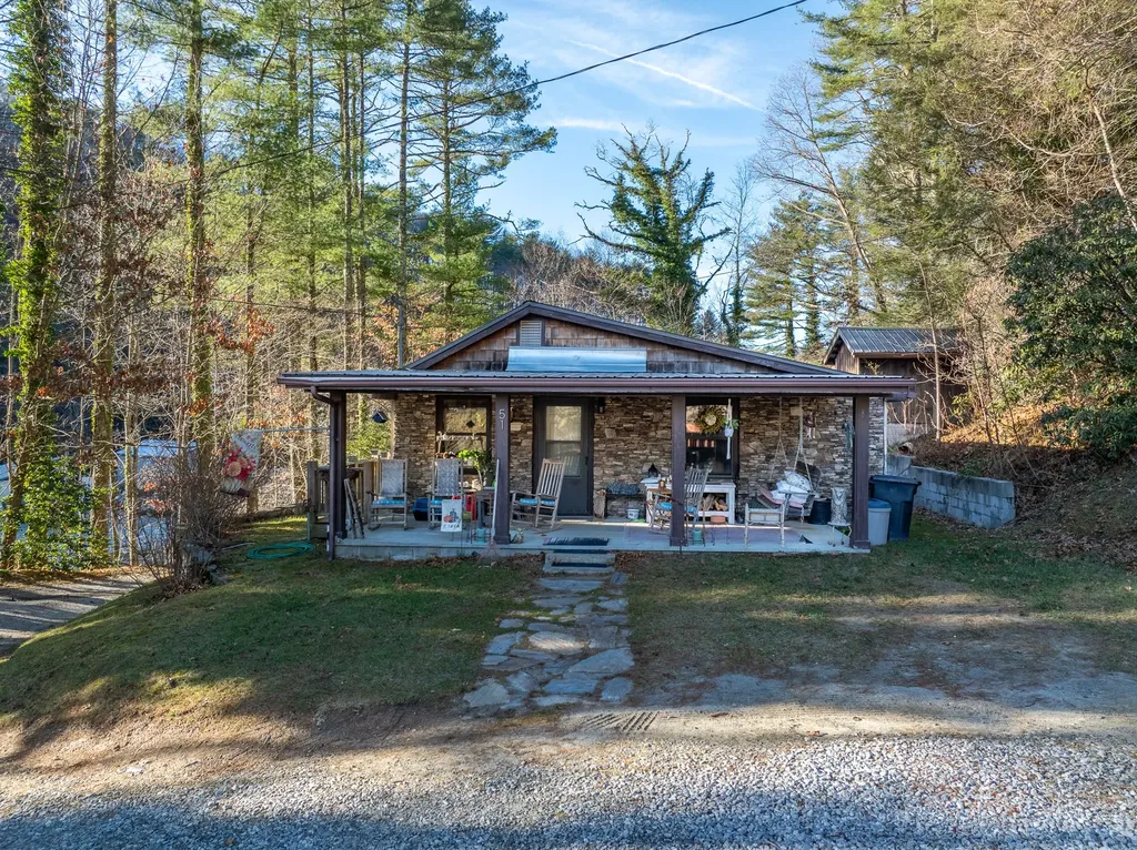 51 Briarberry Lane Glenville NC 28736