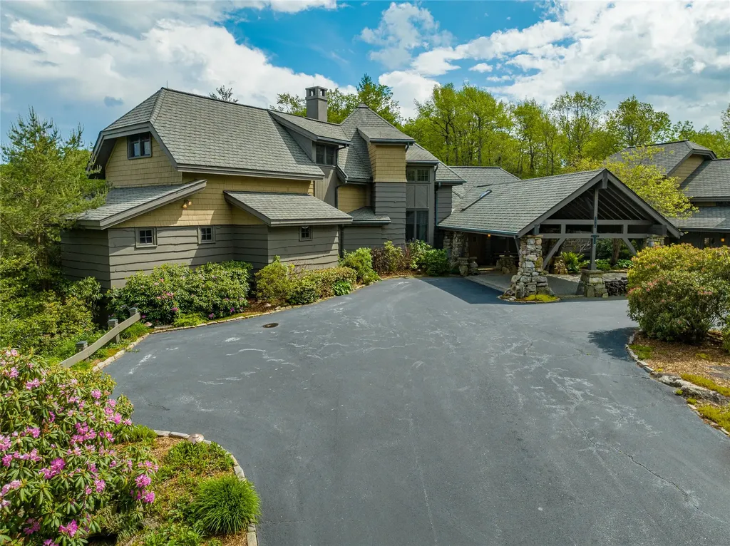 224 Knob Hill Highlands NC 28741