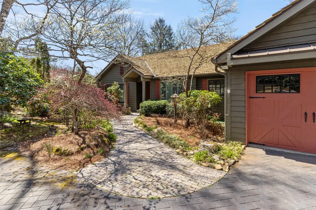 124 Spruce Lane Highlands NC 28741