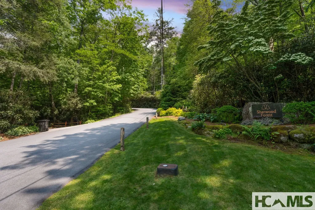 30/31 Sherwood Forest Road Highlands NC 28741