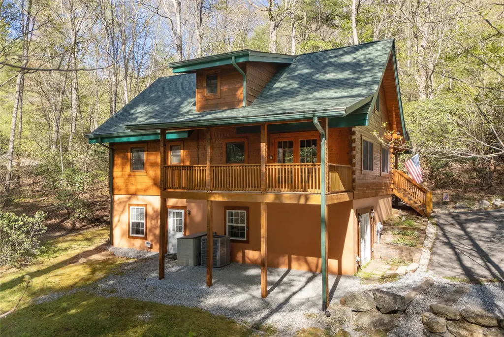 867 Buckberry Drive Sapphire NC 28774