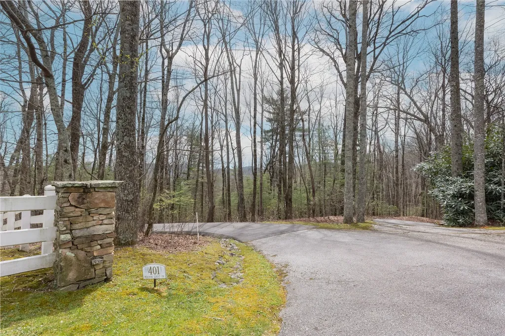 401 Meadowcrest Drive Cashiers NC 28717