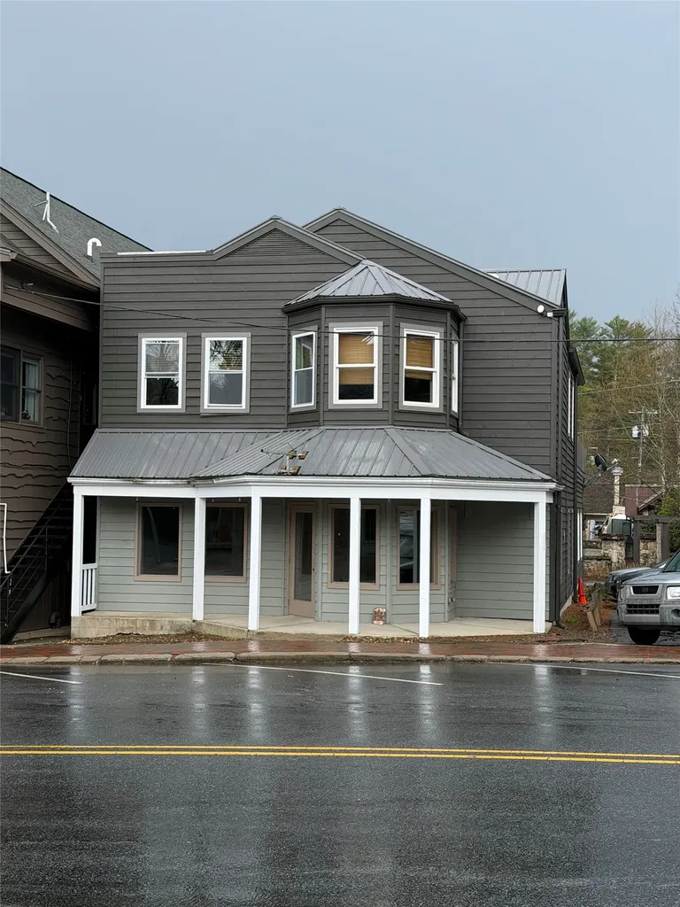 207 N 4th Street Highlands NC 28741