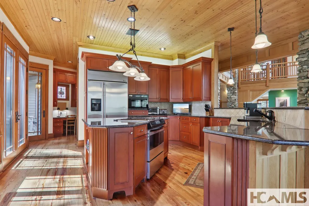 46 Mills Creek Drive Lake Toxaway NC 28747