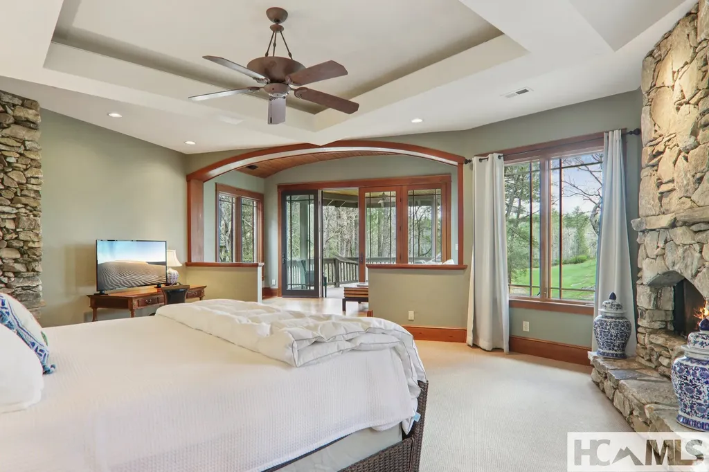 46 Mills Creek Drive Lake Toxaway NC 28747
