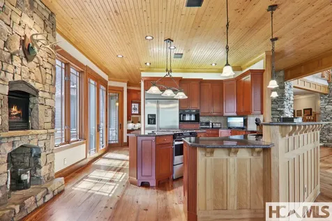 46 Mills Creek Drive Lake Toxaway NC 28747