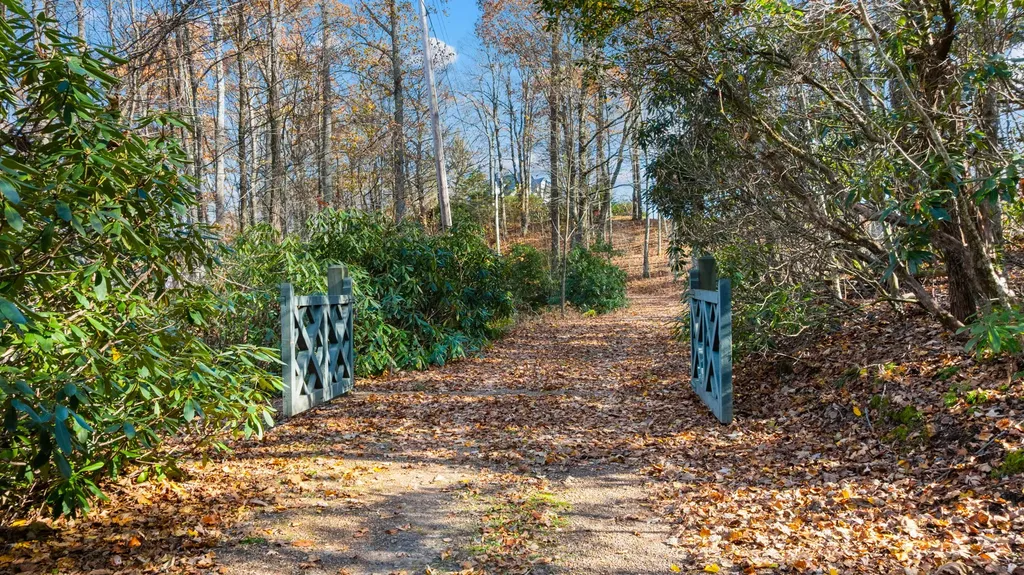 1764 Retreat Lane Highlands NC 28741