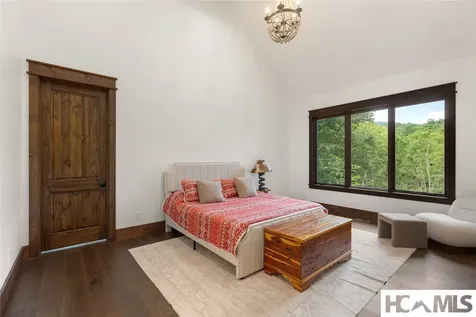 1086 Roaming Road Glenville NC 28736