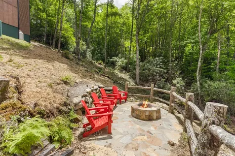 1086 Roaming Road Glenville NC 28736