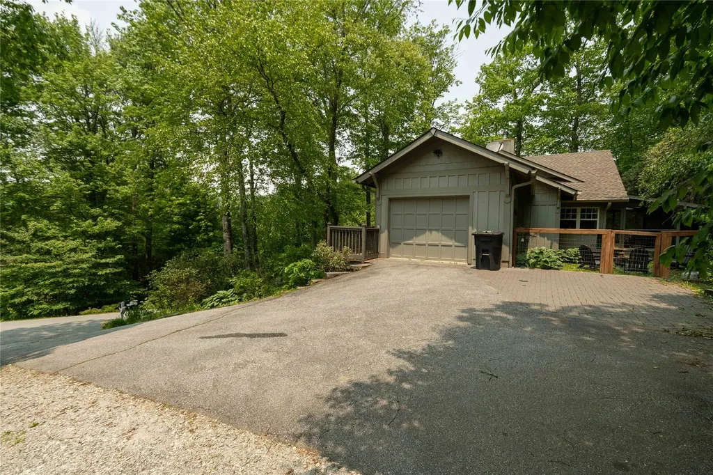 49 Jessamine Lane Highlands NC 28741