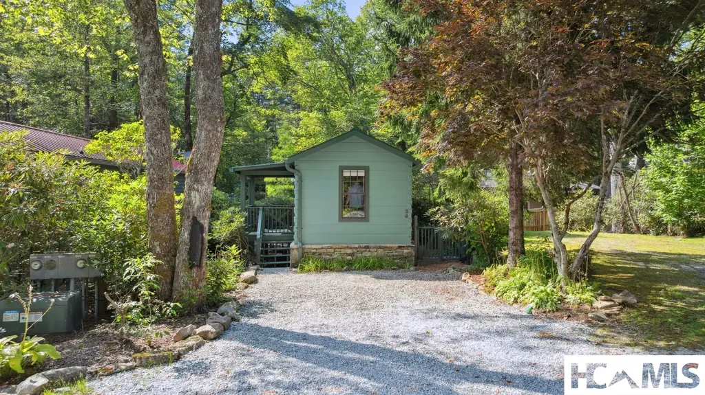 30 Chestnut Walk Highlands NC 28741