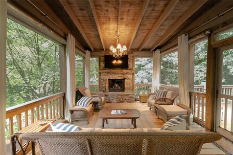 125 Honey Bee Bend Cashiers NC 28717