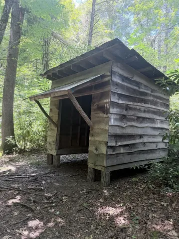 40 Roaming Road Glenville NC 28736