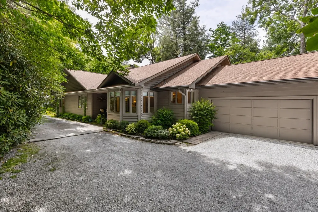 845 Whiteside Mountain Road Highlands NC 28741