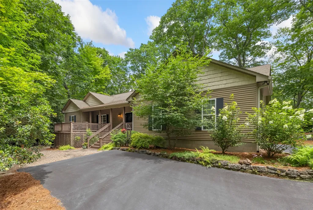 141 Dolly Lane Highlands NC 28741