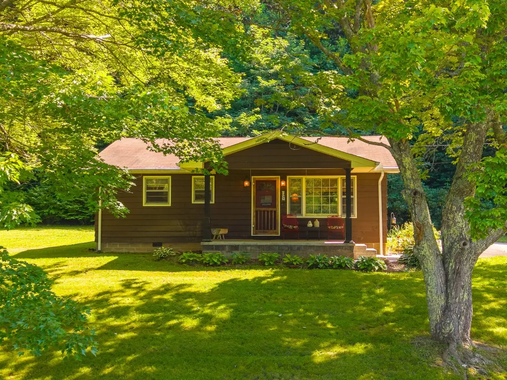 7219 Dillard Road Scaly Mountain NC 28775