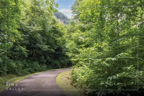 2652 Pilot Knob Road Glenville NC 28736