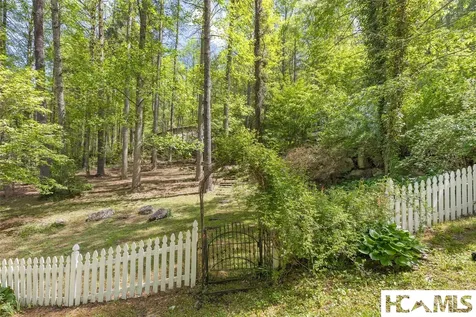 141 Andrews Park Road Cullowhee NC 28723