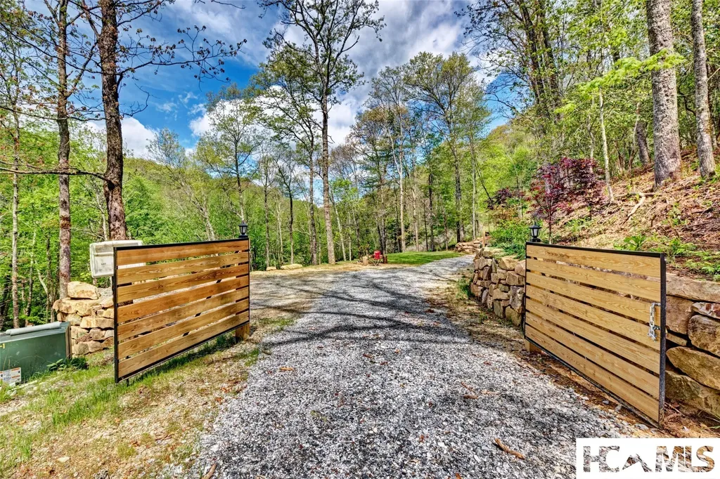 140 Twin Kettle Falls Glenville NC 28736