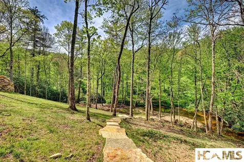 140 Twin Kettle Falls Glenville NC 28736