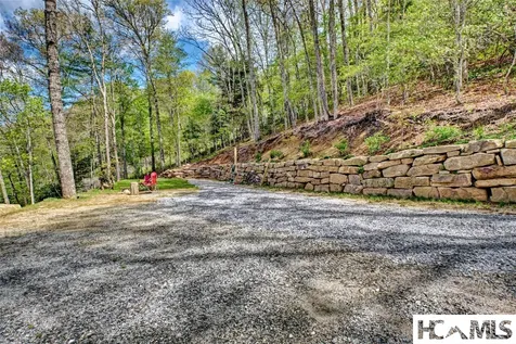 140 Twin Kettle Falls Glenville NC 28736