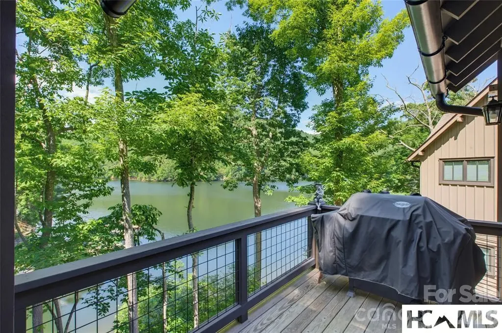 561 Harbor Ridge Drive Tuckasegee NC 28783