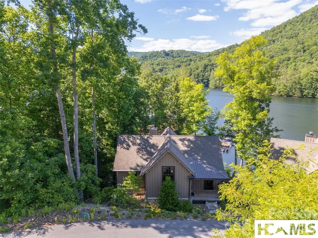 561 Harbor Ridge Drive Tuckasegee NC 28783
