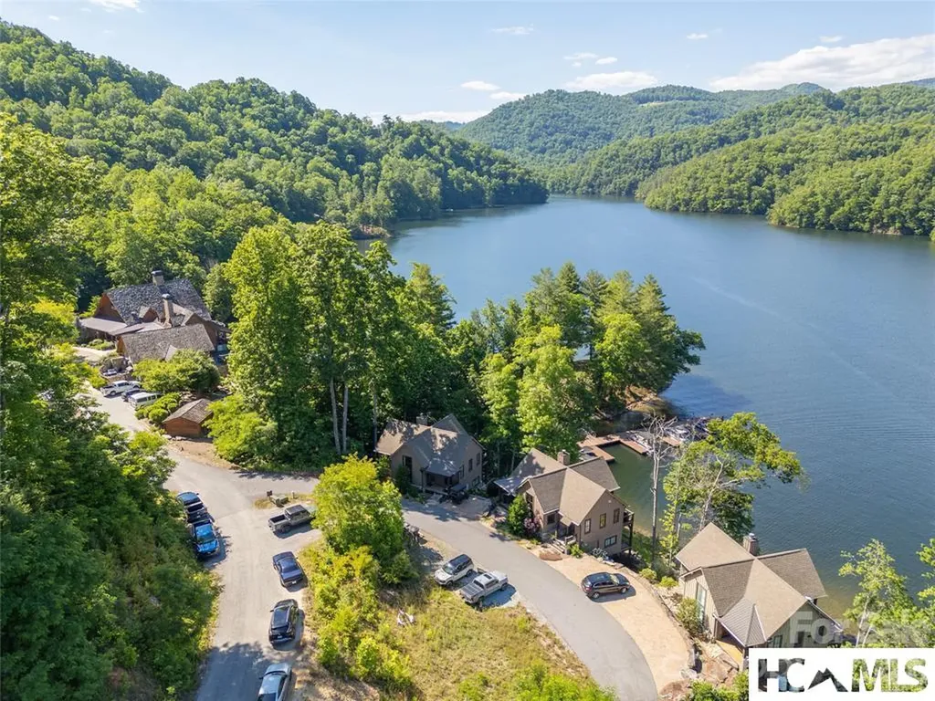 561 Harbor Ridge Drive Tuckasegee NC 28783