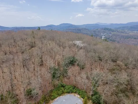 88 Squires Point Highlands NC 28741