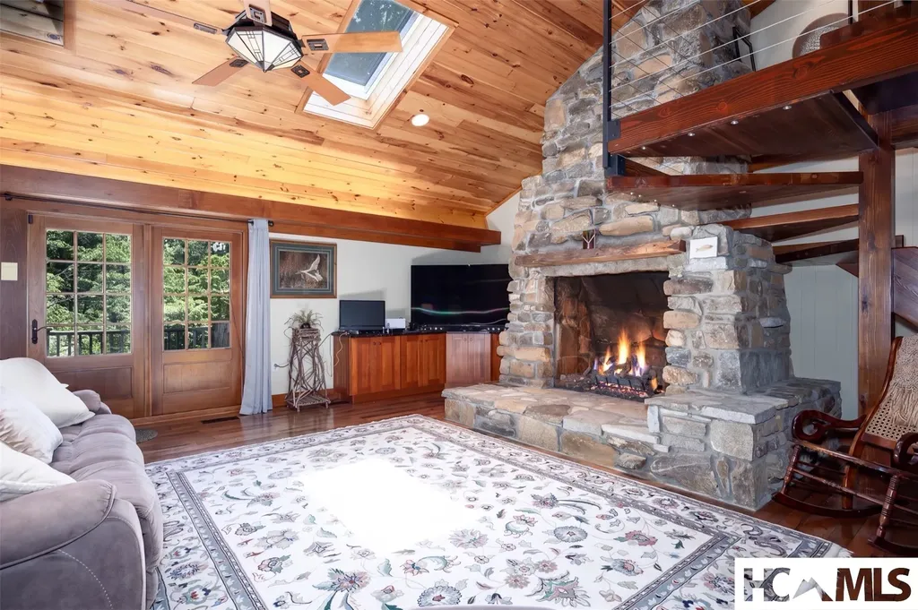 343 Round Hill Road Sapphire NC 28774