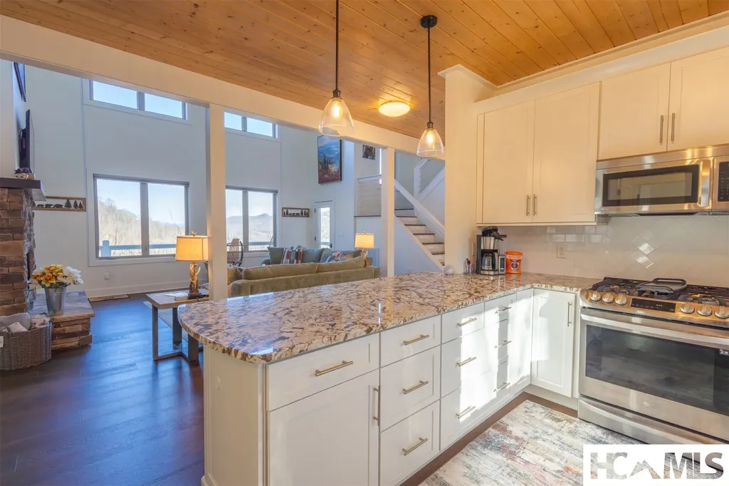 346 Birdymay Drive Tuckasegee NC 28783