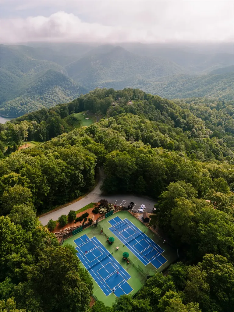 346 Birdymay Drive Tuckasegee NC 28783