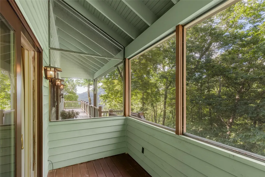 256 Vandora Lane Glenville NC 28736