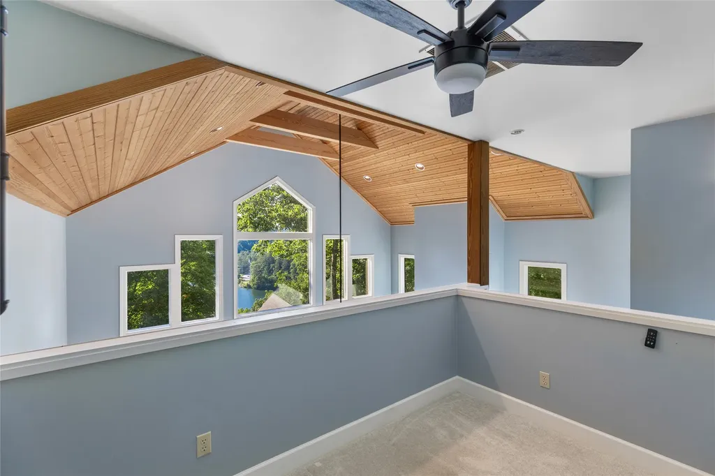 256 Vandora Lane Glenville NC 28736