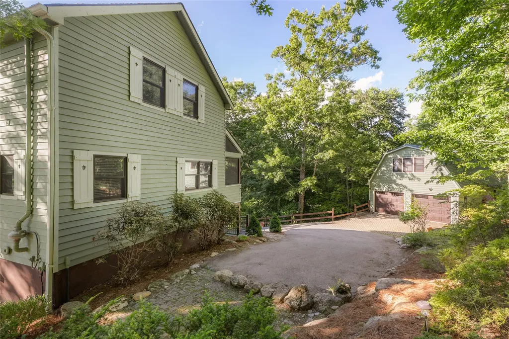 256 Vandora Lane Glenville NC 28736