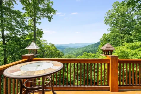 832 Dunloggin Road Cullowhee NC 28723