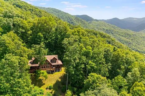 832 Dunloggin Road Cullowhee NC 28723
